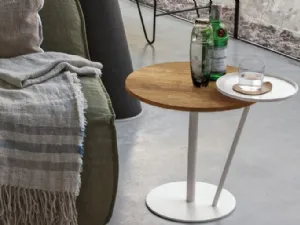 Tavolino Eclisse in materico rovere carbone e laccato opaco bianco gesso di Tomasella