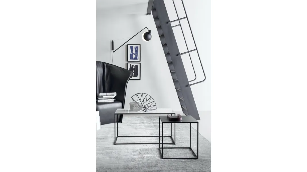 Tavolino Team con base in metallo e top disponibile in varie finiture di Novamobili