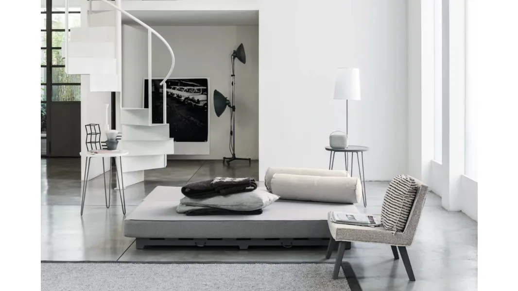 Lampada da terra LC 47 in acciaio e pergamena di Gervasoni