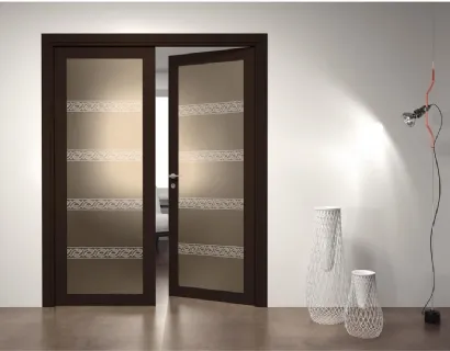 Porta per interni Elegance battente doppia con decoro vetro Harmony e struttura legno finitura tinta noce antico di Foa