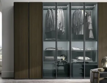 Armadio Metropolis in materico rovere termocotto con ante in materico rovere termocotto e vetro fumé 363 di Tomasella