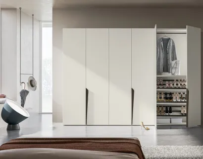 Armadio Battente Vela ZN04 finitura Perla con maniglie finitura Bronzo di Marka Total Living