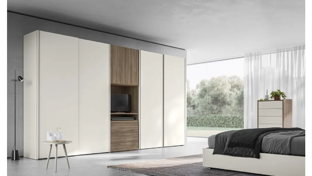 Armadio Scorrevole Happy ZN18 con vano porta TV finitura Perla e Noce di Marka Total Living