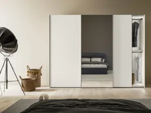 Armadio Scorrevole Logic ZN19 finitura Perla con anta centrale a Specchio argentato di Marka Total Living