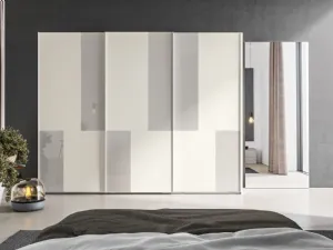 Armadio Scorrevole Logic ZN20 finitura Perla con inserti in retrolaccato metacrilato Nuvola di Marka Total Living
