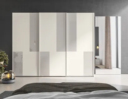 Armadio Scorrevole Logic ZN20 finitura Perla con inserti in retrolaccato metacrilato Nuvola di Marka Total Living
