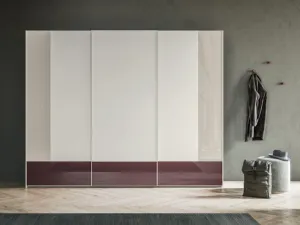 Armadio Scorrevole Logic ZN21 finitura Perla con fasce retrolaccate in metacrilato Nuvola e Tropea di Marka Total Living