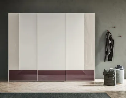 Armadio Scorrevole Logic ZN21 finitura Perla con fasce retrolaccate in metacrilato Nuvola e Tropea di Marka Total Living