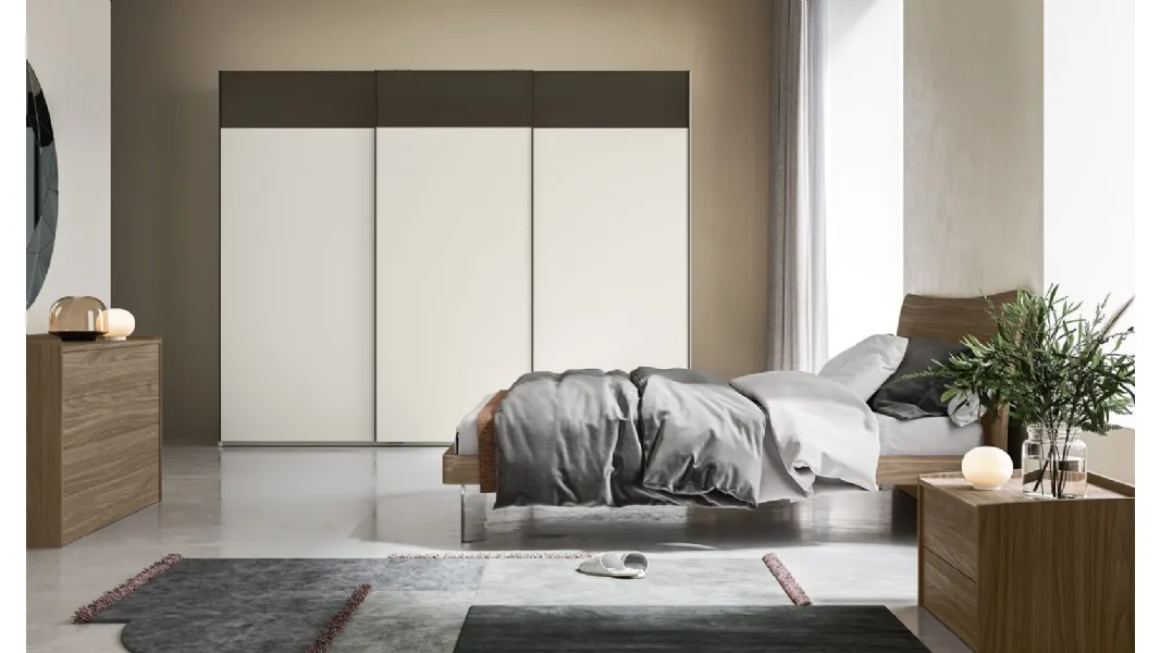 Armadio Scorrevole Logic ZN22 finitura Perla con fascia in metacrilato Bronzo di Marka Total Living