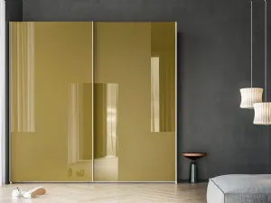 Armadio Scorrevole Logic ZN23 laccato opaco Verde Senape con fasce retrolaccate in metacrilato Verde Senape di Marka Total Living