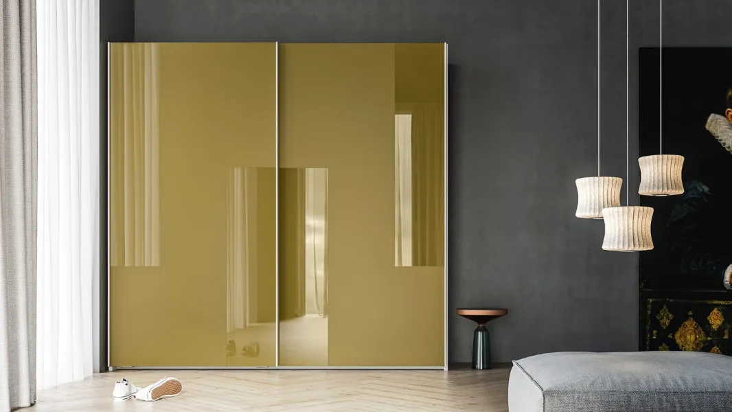 Armadio Scorrevole Logic ZN23 laccato opaco Verde Senape con fasce retrolaccate in metacrilato Verde Senape di Marka Total Living