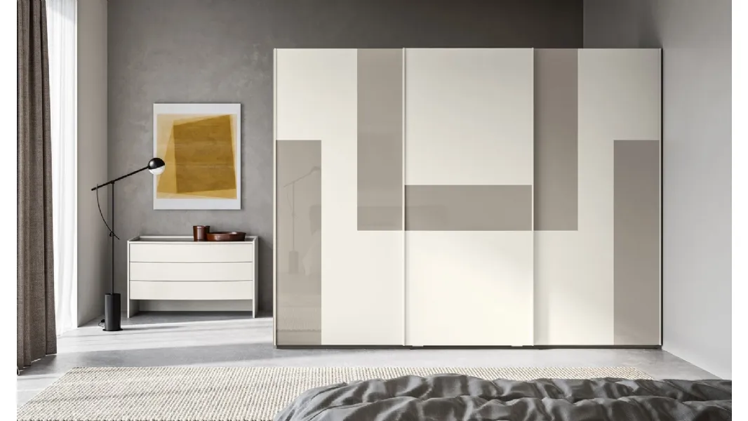 Armadio Scorrevole Logic ZN24 finitura Perla con fasce retrolaccate in metacrilato Nuvola di Marka Total Living