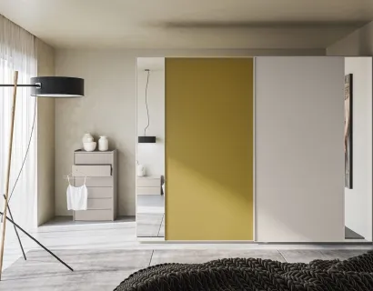 Armadio Scorrevole Elite ZN25 in laccato Verde Senape, finitura Nuvola e Specchio argentato di Marka Total Living