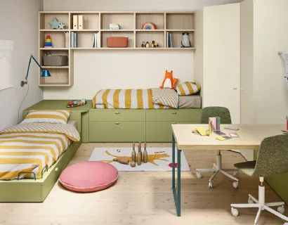 Cameretta su misura con 2 letti e armadio ad angolo Kids space 04 di Nidi