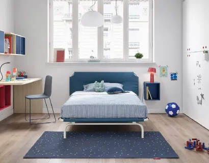 Cameretta componibile con letto ad una piazza e mezza e pensili sospesi Kids space 05 di Nidi