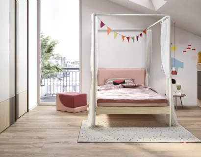 Cameretta componibile con letto a baldacchino e armadio ad ante scorrevoli Kids space 06 di Nidi
