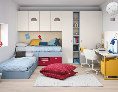 Cameretta a ponte con due letti e scrivania doppia Kids space 20 di Nidi