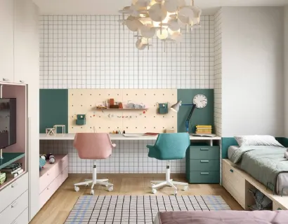 Cameretta componibile a 2 letti con scrivania a parete e armadio a muro Kids space 03 di Nidi