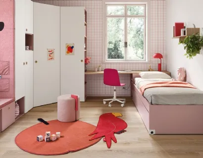 Cameretta su misura con cabina armadio ad angolo e panca contenitore Kids space 07 di Nidi