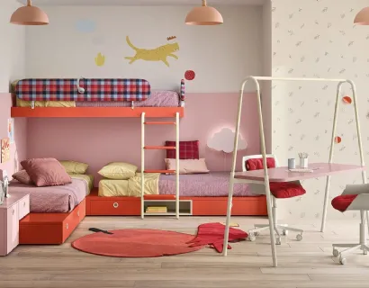 Cameretta con letti a castello e scrivania in melaminico Kids space 10 di Nidi