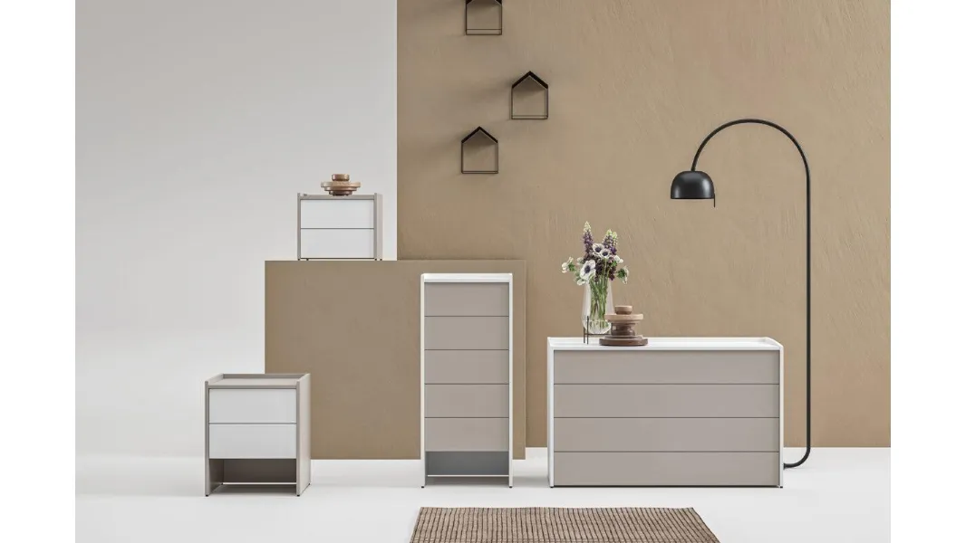 Gruppo Notte moderno Linear di Marka Total Living