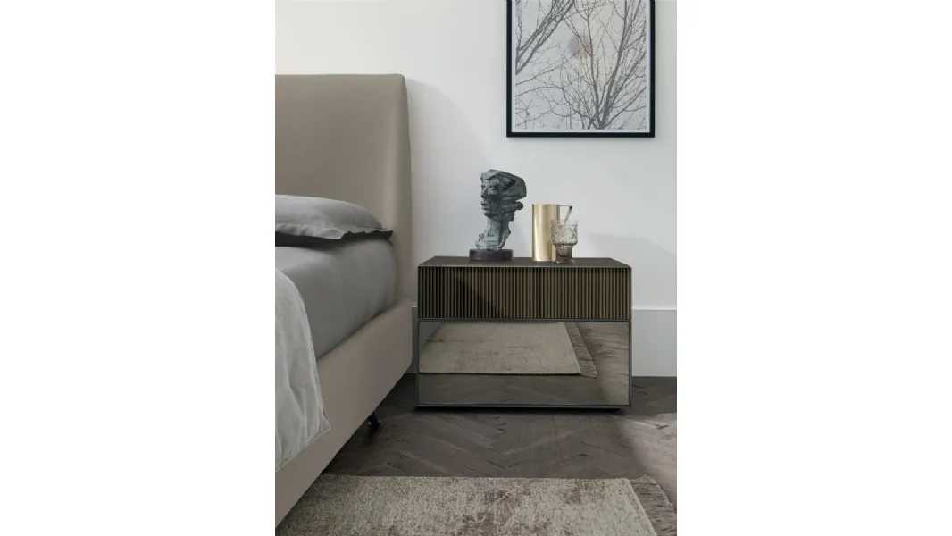 Comodino Vinci in rovere e specchio di Tomasella