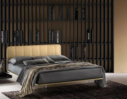 Letto in pelle con testiera trapuntata e piedini trasparenti Clever di Bside