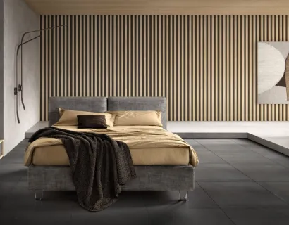 Letto con struttura in legno rivestita in tessuto con testiera regolabile Form di Bside