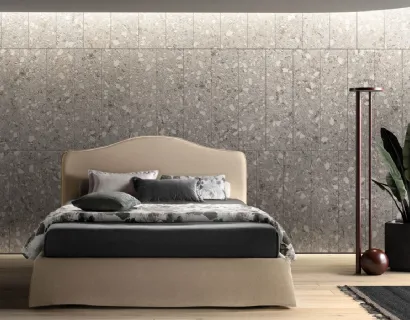 Letto matrimoniale in tessuto con testiera sagomata Lovely di Bside