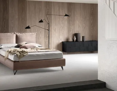 Letto matrimoniale imbottito con testiera regolabile e box contenitore Wisp di Bside
