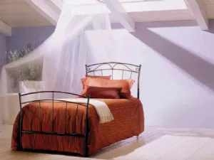 Letto singolo Dora in ferro battuto con testiera di Bontempi