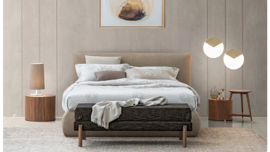 Letto in tessuto imbottito con testiera Feeling Round di Oggioni