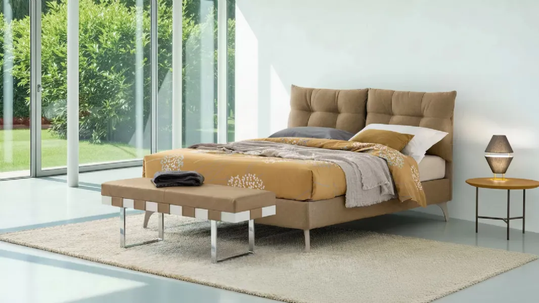 Letto in tessuto imbottito Loren con contenitore di Oggioni