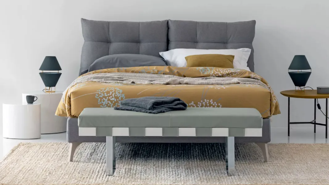 Letto in tessuto imbottito Loren con contenitore di Oggioni