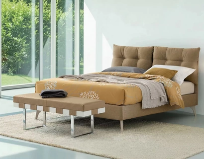 Letto in tessuto imbottito Loren con contenitore di Oggioni