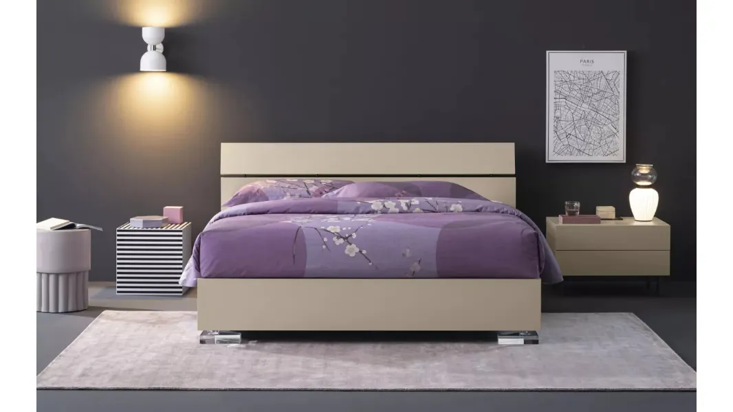 Letto in legno laccato con testiera e contenitore Vanquish di Oggioni