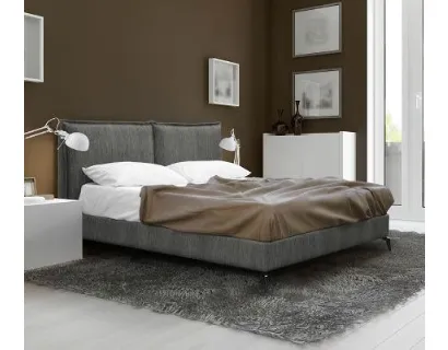 Letto matrimoniale in tessuto con testiera imbottita Pegaso di Salvetti