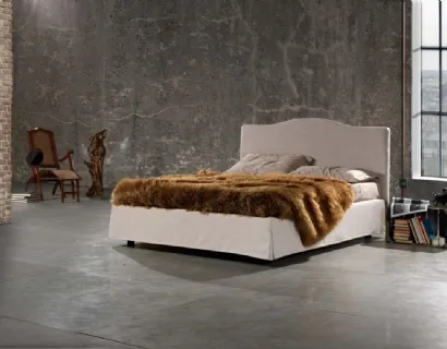 Letto in tessuto con testiera sagomata Pisa di Salvetti