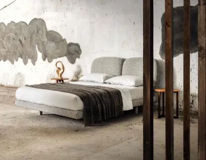 Letto matrimoniale completamente rivestito in tessuto Robin di Veneran