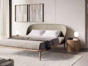 Letto in legno con testiera avvolgente in cuoio dalla morbida forma a guscio Tamago di Dall'Agnese