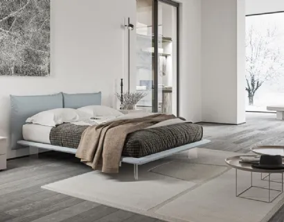 Letto in tessuto con testiera imbottita e piedi trasparenti Tebe GL19 di Marka Total Living