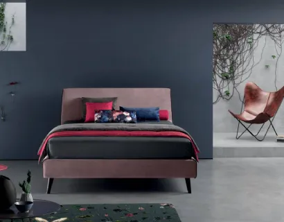 Letto con struttura in legno completamente imbottita e rivestita in tessuto Time di Bside