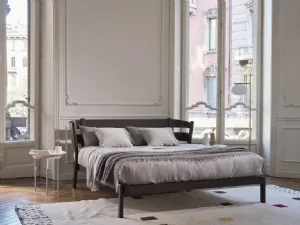 Letto con testiera Yelek 90 in legno laccato di Gervasoni