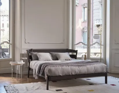 Letto con testiera Yelek 90 in legno laccato di Gervasoni