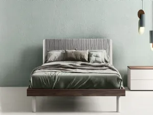 Letto Tablet in nobilitato con testiera rivestibile in tessuto di Zalf