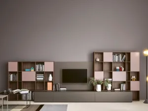 Parete attrezzata con libreria Wall 12 01 in laccato opaco di Novamobili