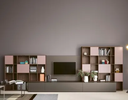 Parete attrezzata con libreria Wall 12 01 in laccato opaco e legno di Novamobili