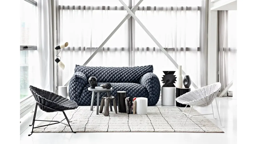 Poltroncina Sweet in metallo con intreccio in PVC di Gervasoni
