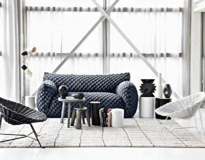 Poltroncina Sweet in metallo con intreccio in PVC di Gervasoni