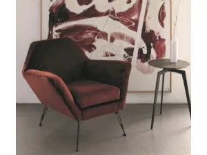 Poltroncina rivestita in velluto con struttura in metallo Beverly di Deas